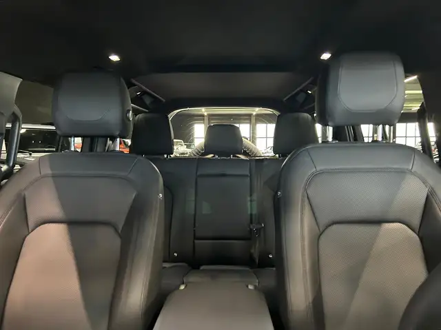 Land Rover Defender view 22