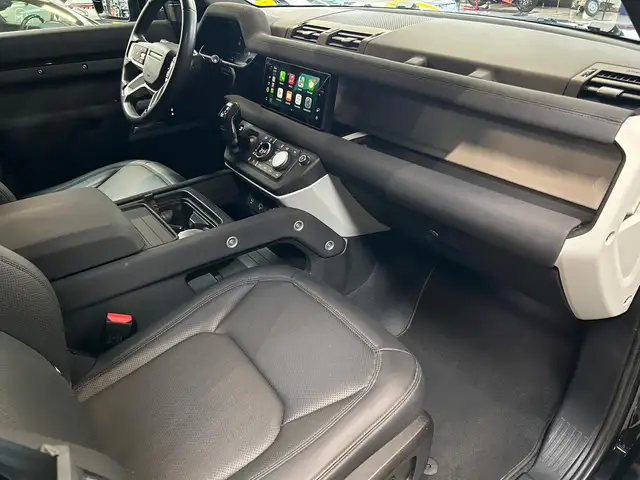 Land Rover Defender view 13