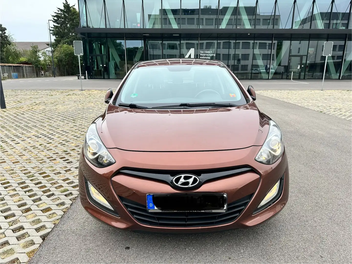 Hyundai i30 i30cw 1.4 Classic Braun - 1