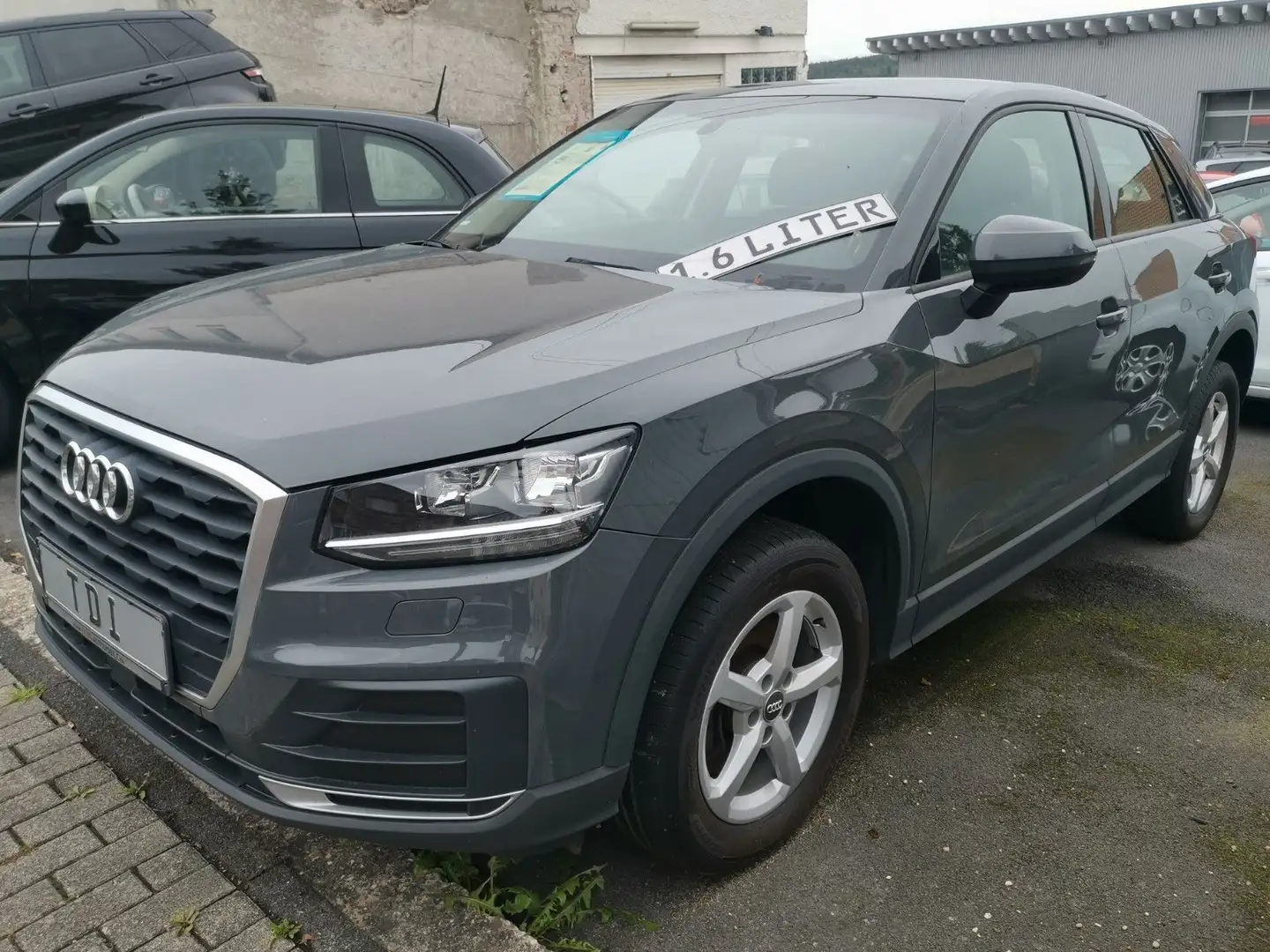 Audi Q2 1.6 TDI Navi - 1. Hand Grau - 2
