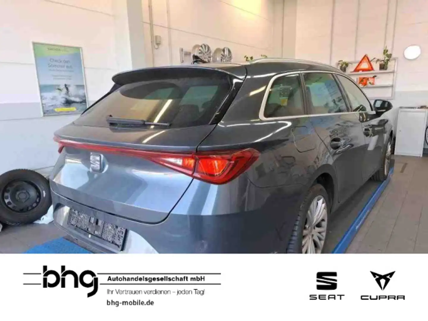 SEAT Leon Sportstourer 2.0 TDI DSG Style Grau - 2