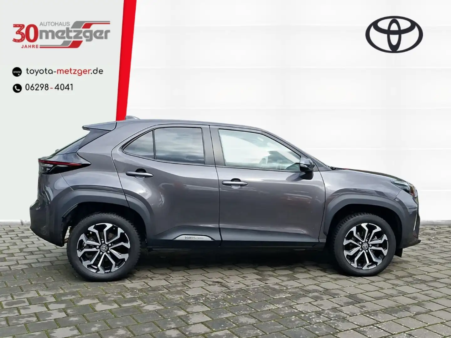 Toyota Yaris Cross 1.5 Hybrid AWD-i 4x4 Team D +Navi +Sitzheizung +El Gris - 2