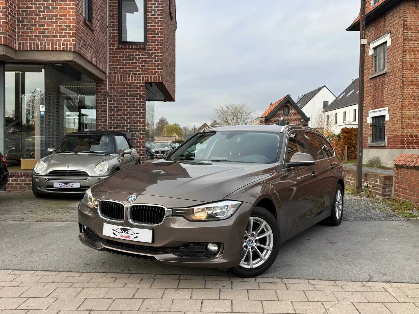BMW 318 Touring Aut. Modern Line // NAVI // Brun - 1