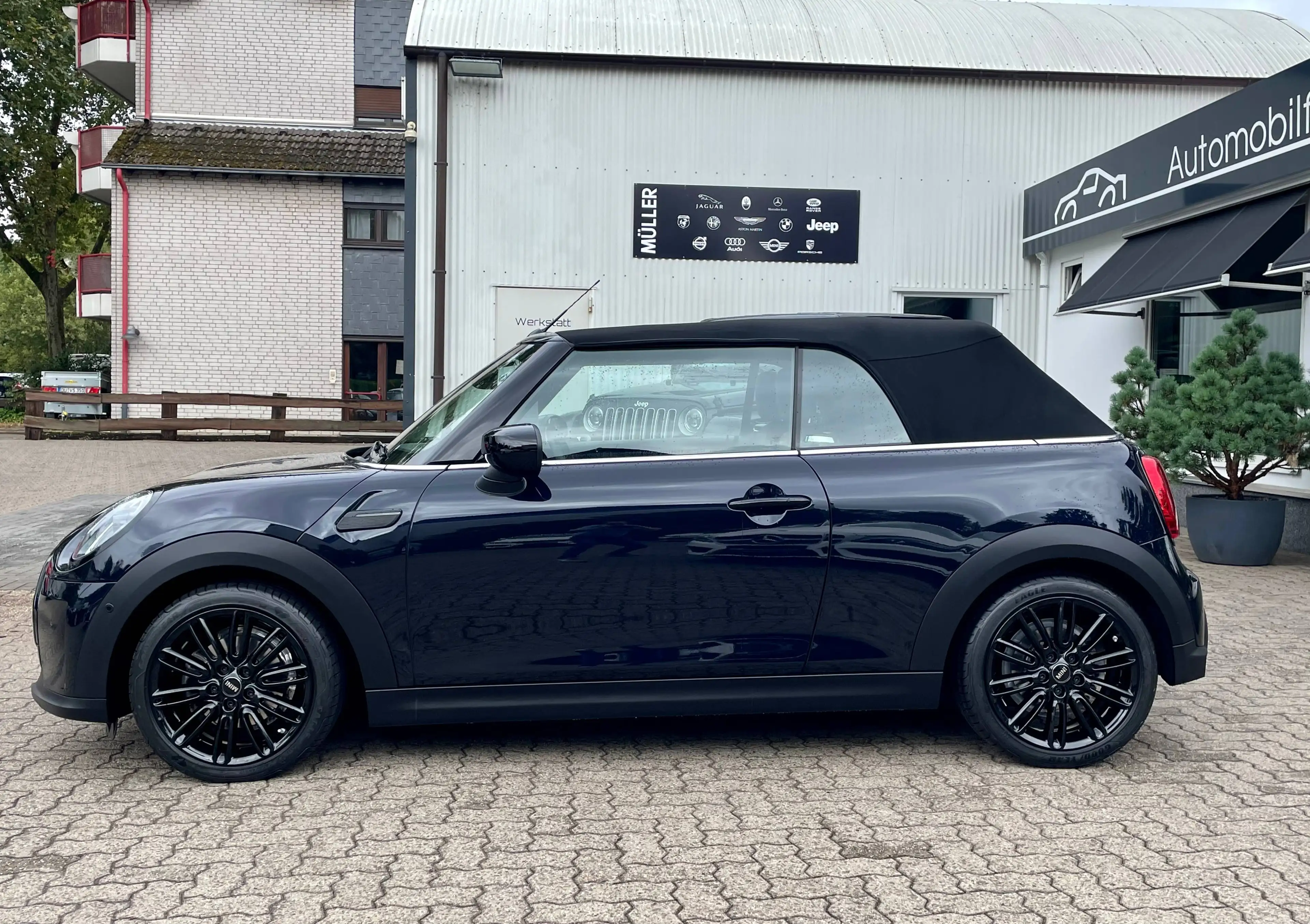 MINI Cooper Cabrio MINI CABRIO Autom."LOUNGE-Echtleder"Sportsitze+KAMERA+HeadUp +"PREMIUM PLUS Paket"+1.Hand — photo 3