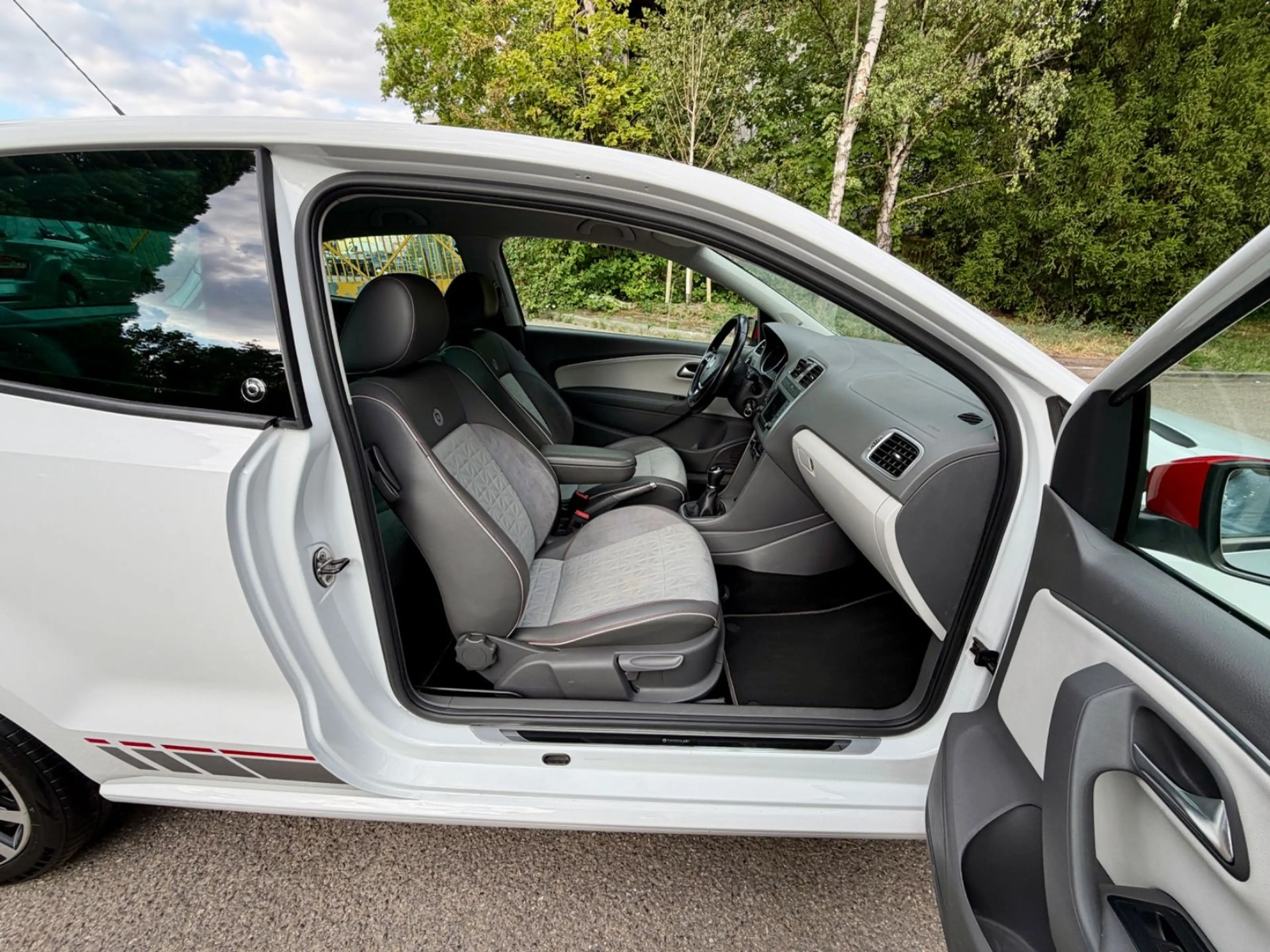 Volkswagen Polo V 1.0 MPI*BEATS*PDC V+H*TEMP*TOUCH*BT*KLIMA — photo 7