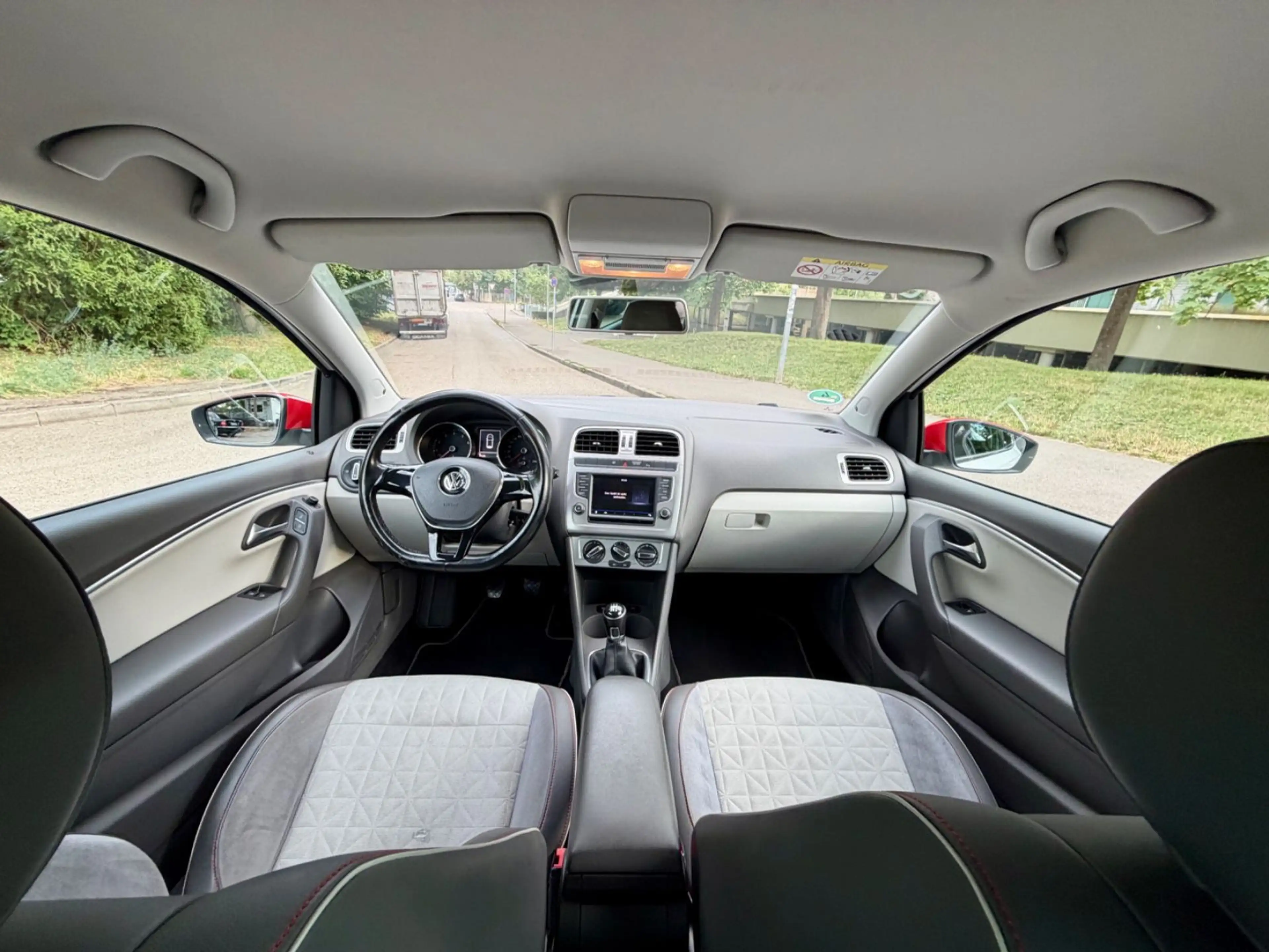 Volkswagen Polo V 1.0 MPI*BEATS*PDC V+H*TEMP*TOUCH*BT*KLIMA — photo 3