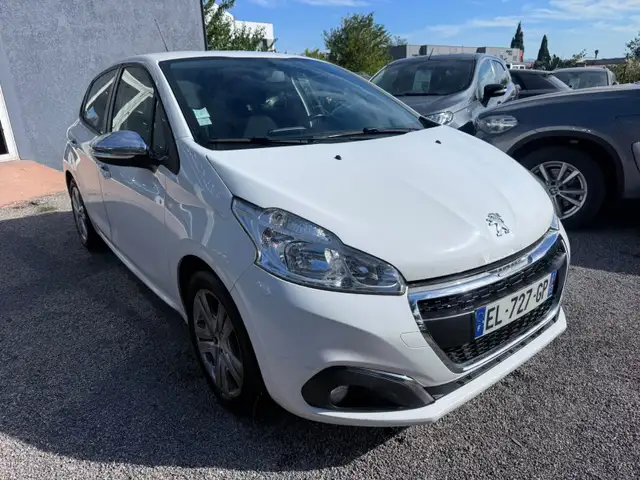 Peugeot 208 view 6