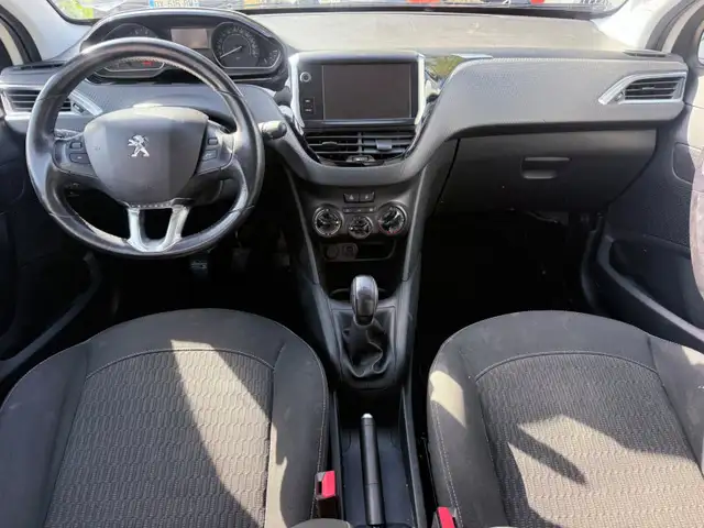 Peugeot 208 view 7