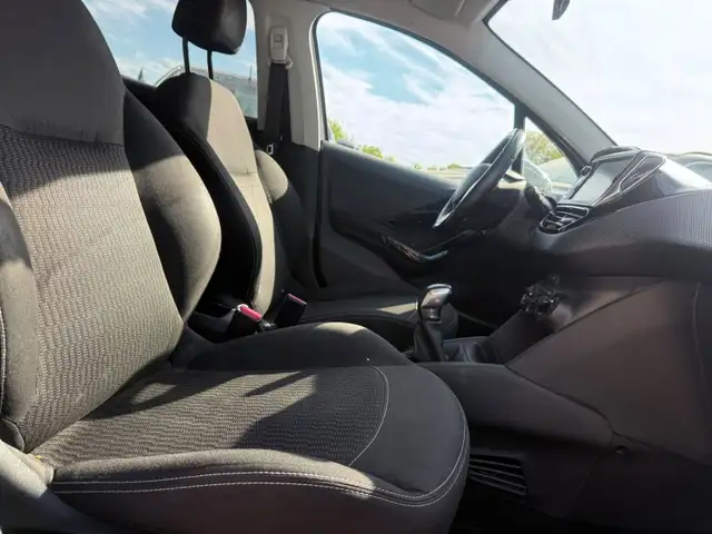 Peugeot 208 view 14