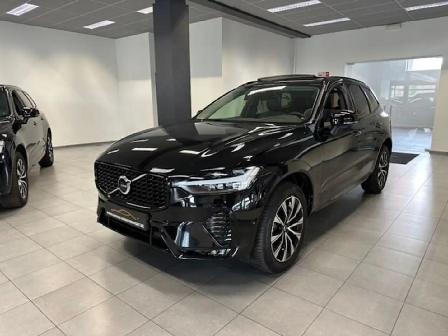 Volvo XC60 PLUS DARK HYBRID BENZINE AUTOMAAT OPEN DAK Noir - 2