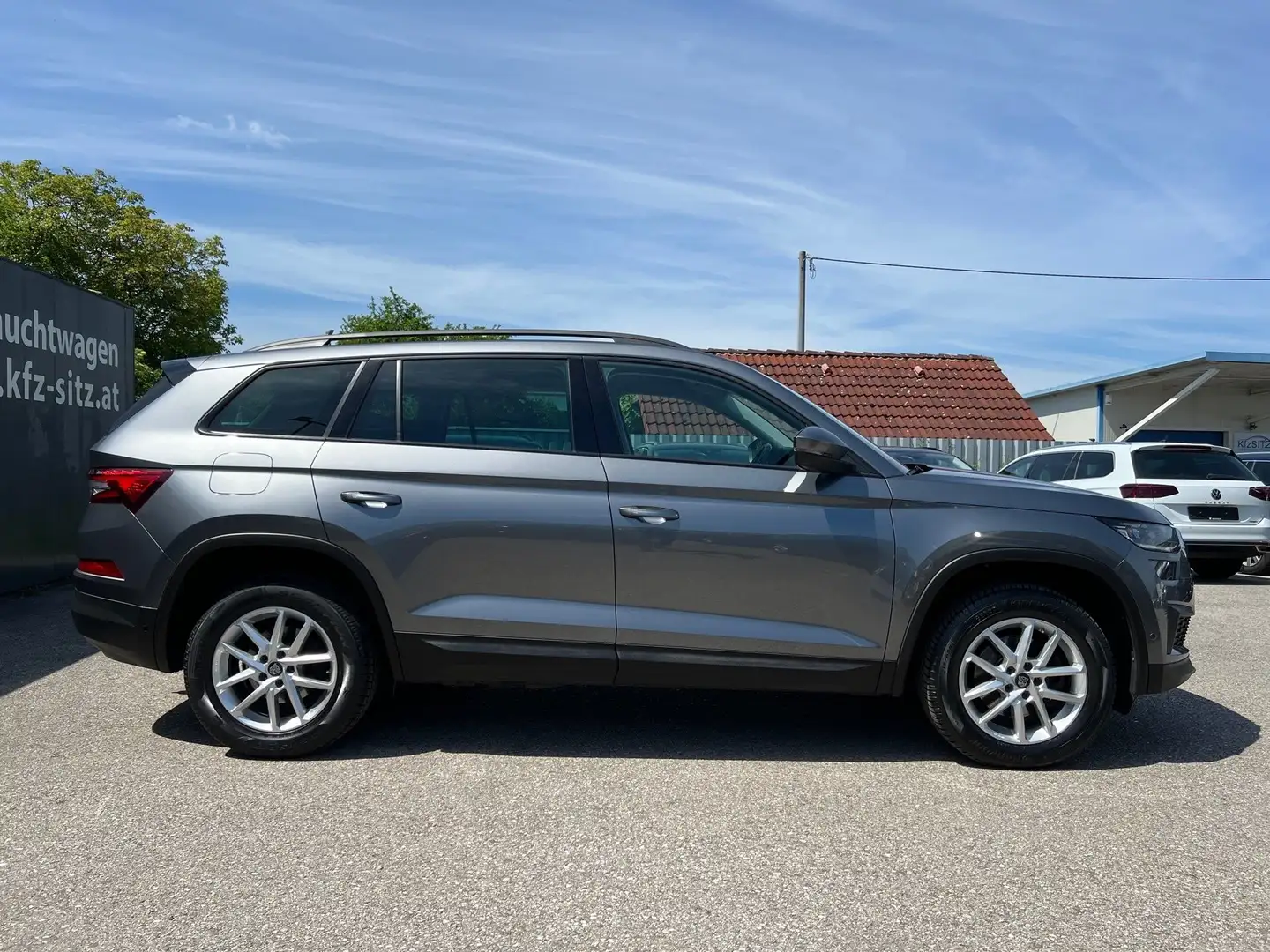Skoda Kodiaq 2,0 TDI 4x4 DSG | AHK* ACC Grau - 2