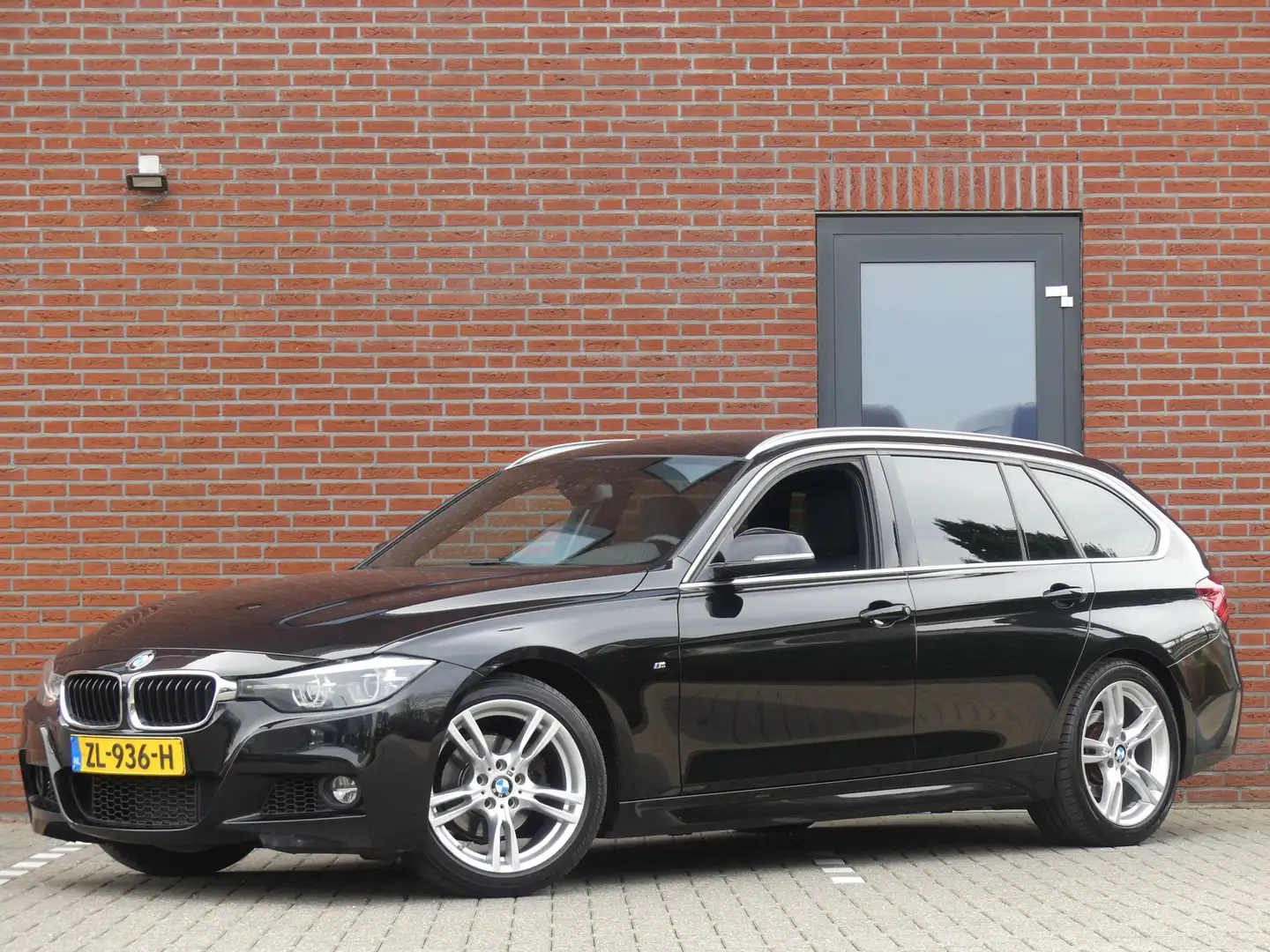 BMW 318 3-serie Touring 318i M Sport Leer/LED/Navigatie/PD Negro - 1