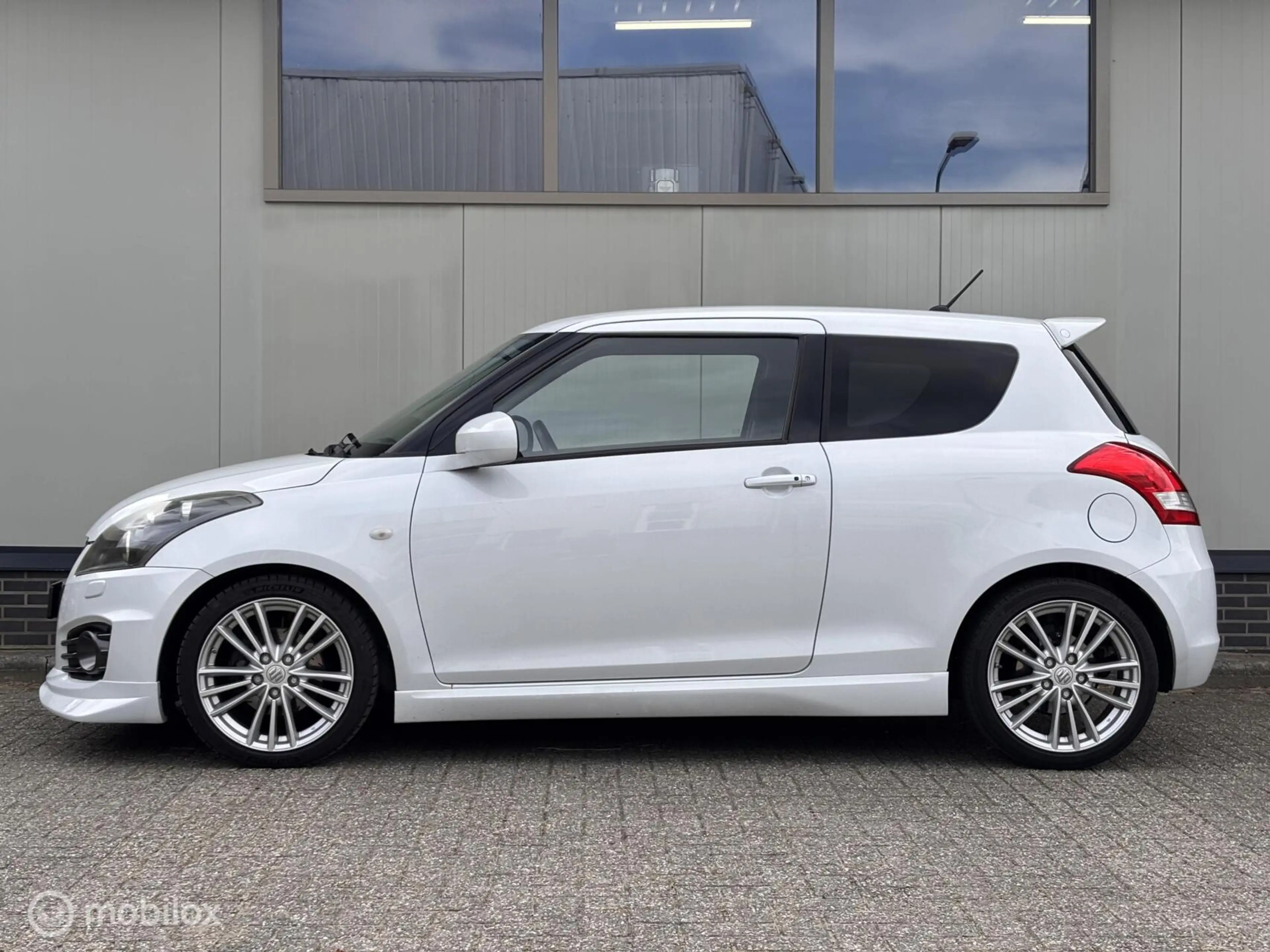 Suzuki Swift 1.6 Sport 136PK Xenon Keyless LIEFHEBBERS AUTO — photo 4
