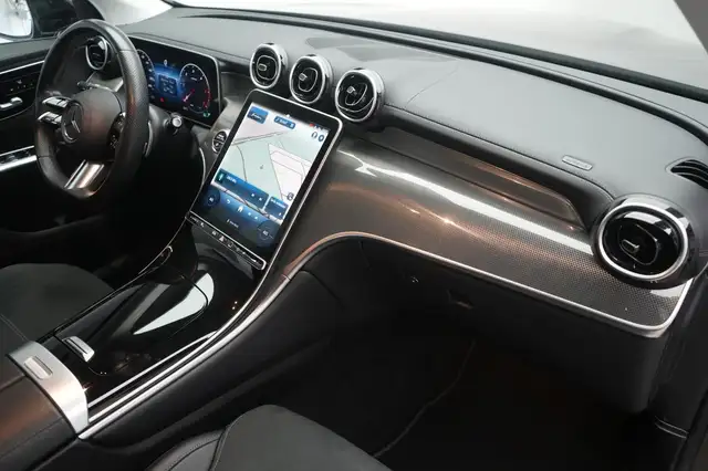 Mercedes-Benz 220 view 8