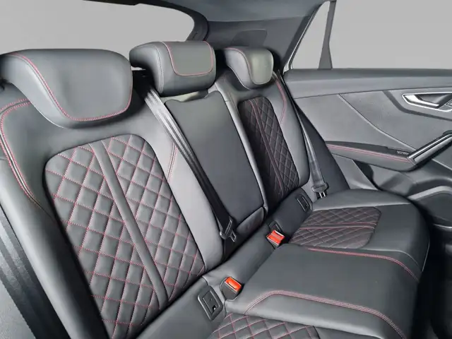 Audi Q2 view 8