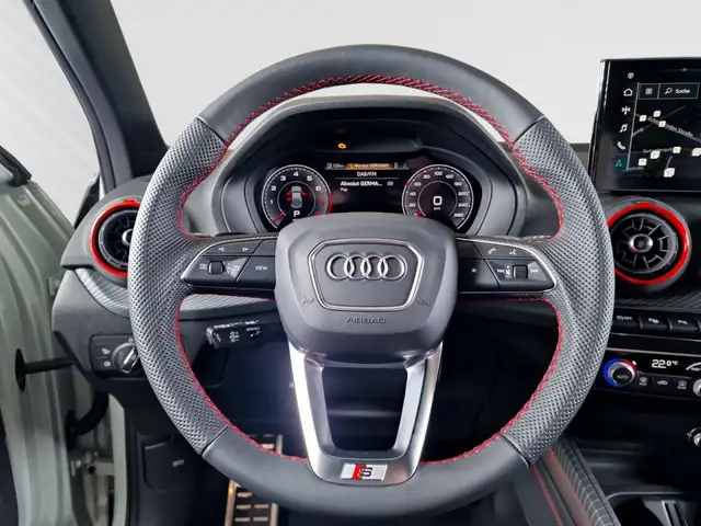 Audi Q2 view 13