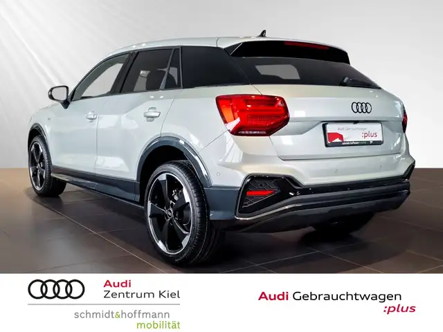Audi Q2 view 4