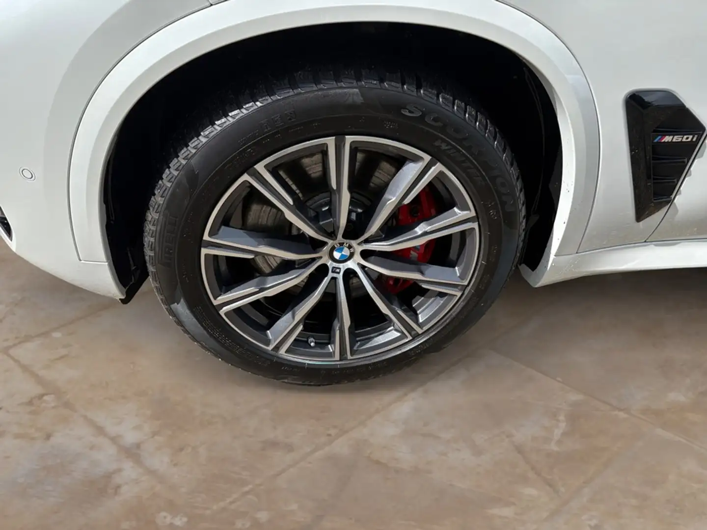 BMW X5 M60i NP= 141.020,- Pano / Harman / Adapt. LED Blanc - 2