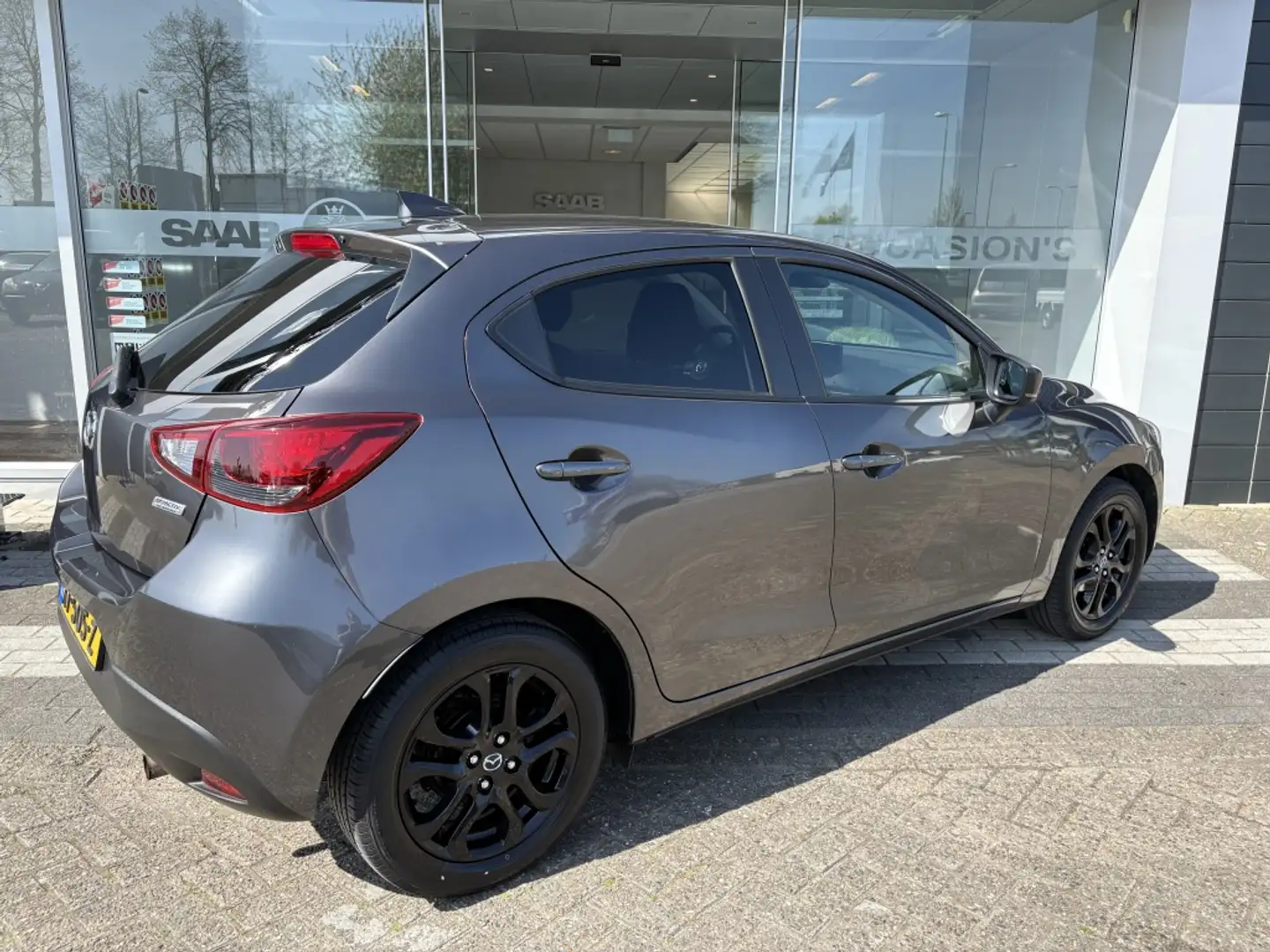 Mazda 2 1.5 Skyact-G-Sport Navigatie/Cruise Control/Camera Grijs - 2