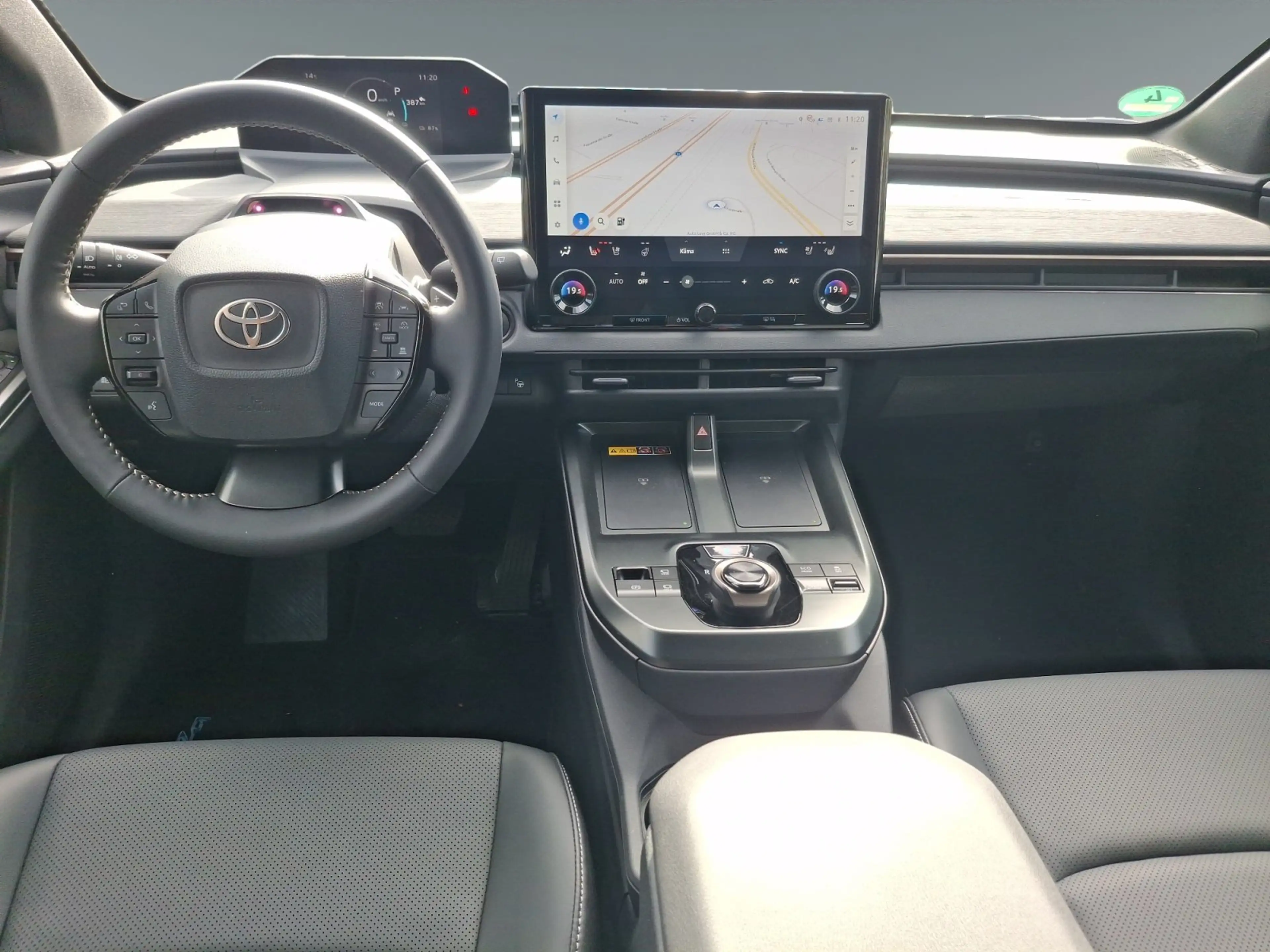 Toyota bZ4X Touring 4X4 Panorama Dach / 360 Kamera — photo 11