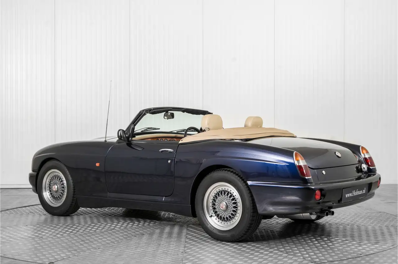 MG RV8 4.0 V8 Oxford Blue, foto 6