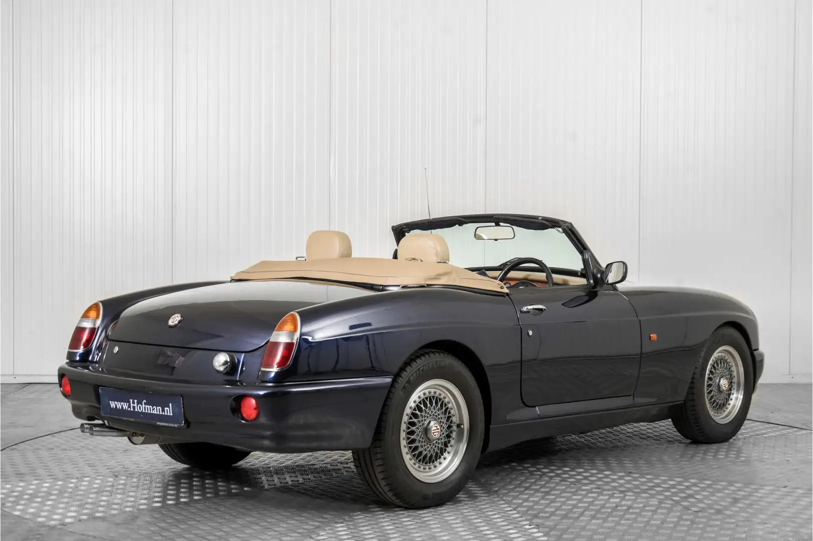 MG RV8 4.0 V8 Bleu - 2