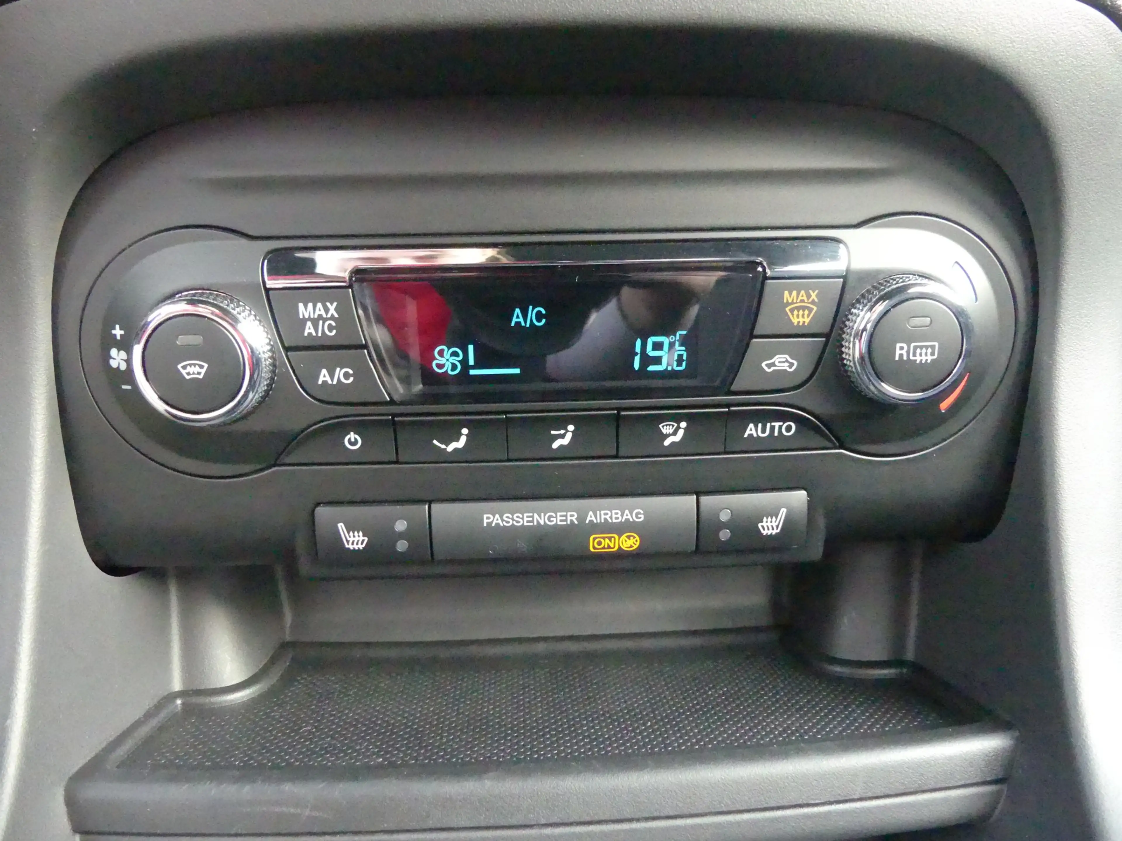 Ford Ka/Ka+ KA+ 1.2 Active Tempomat PDC Klimaaut. Bluetooth — photo 15