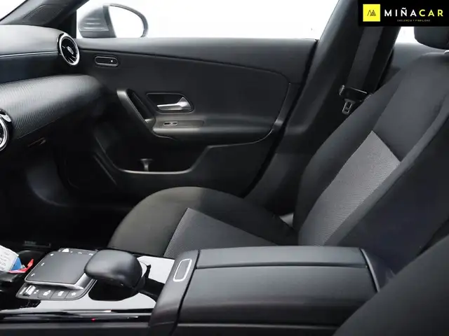 Mercedes-Benz C-Class view 25