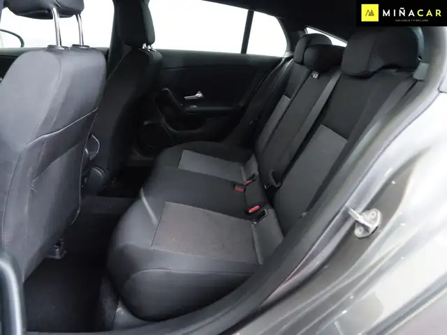 Mercedes-Benz C-Class view 8