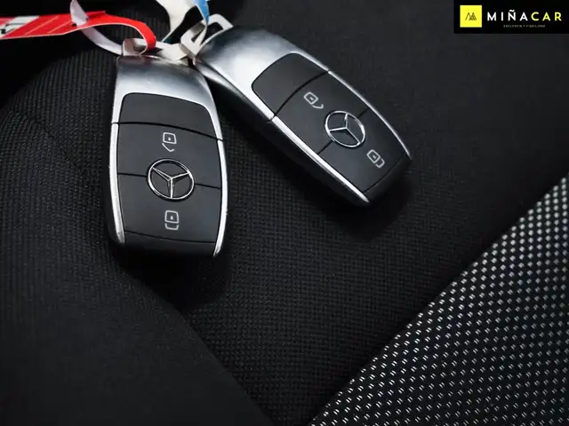 Mercedes-Benz C-Class view 22