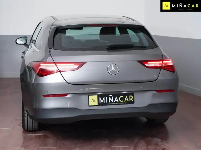 Mercedes-Benz C-Class view 4