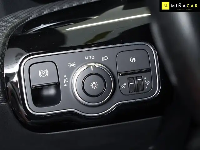 Mercedes-Benz C-Class view 23