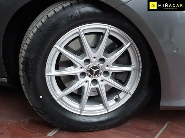Mercedes-Benz C-Class view 29