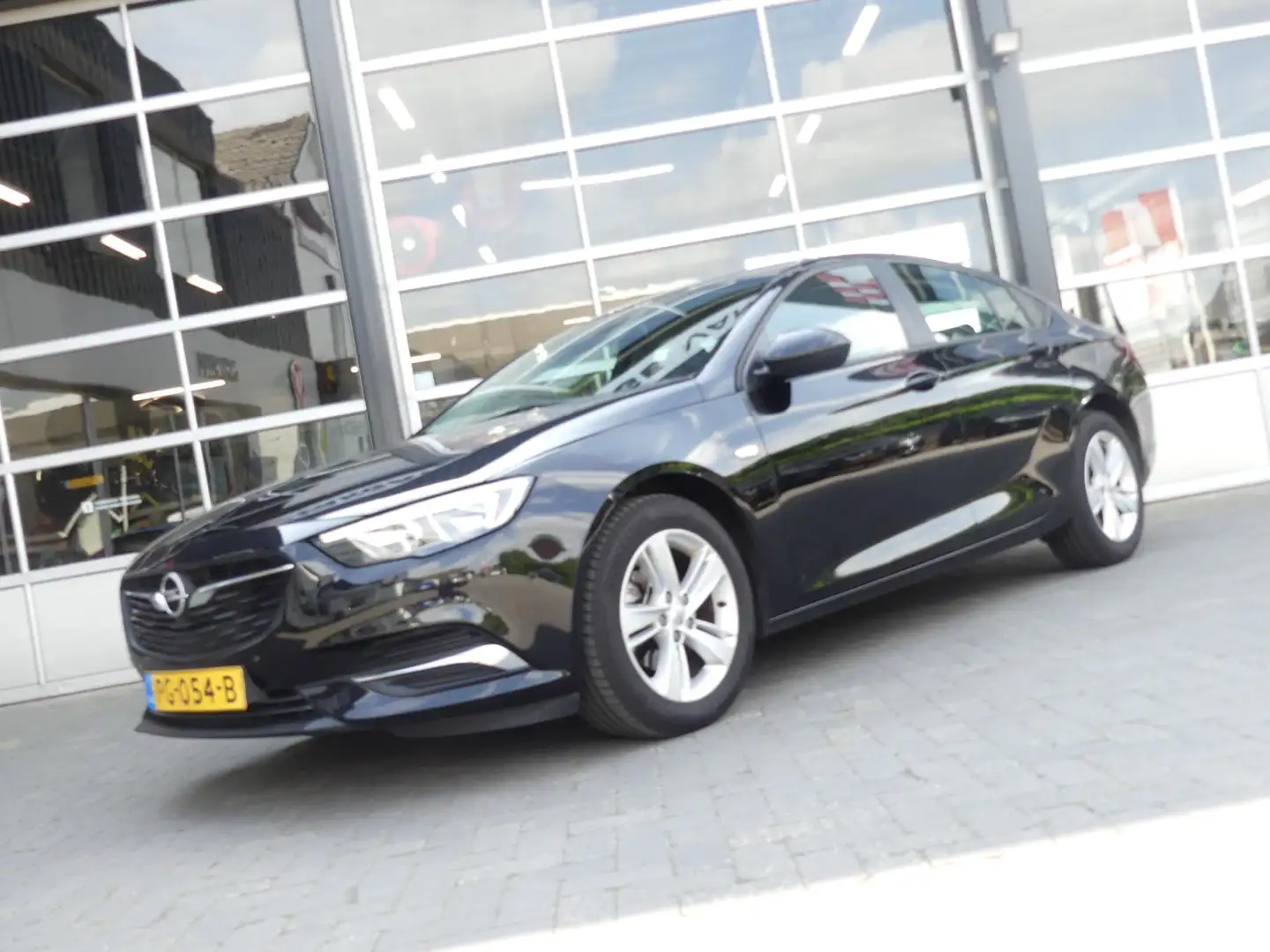 Opel Insignia Grand Sport 1.5 Turbo Online Edition Zwart - 2