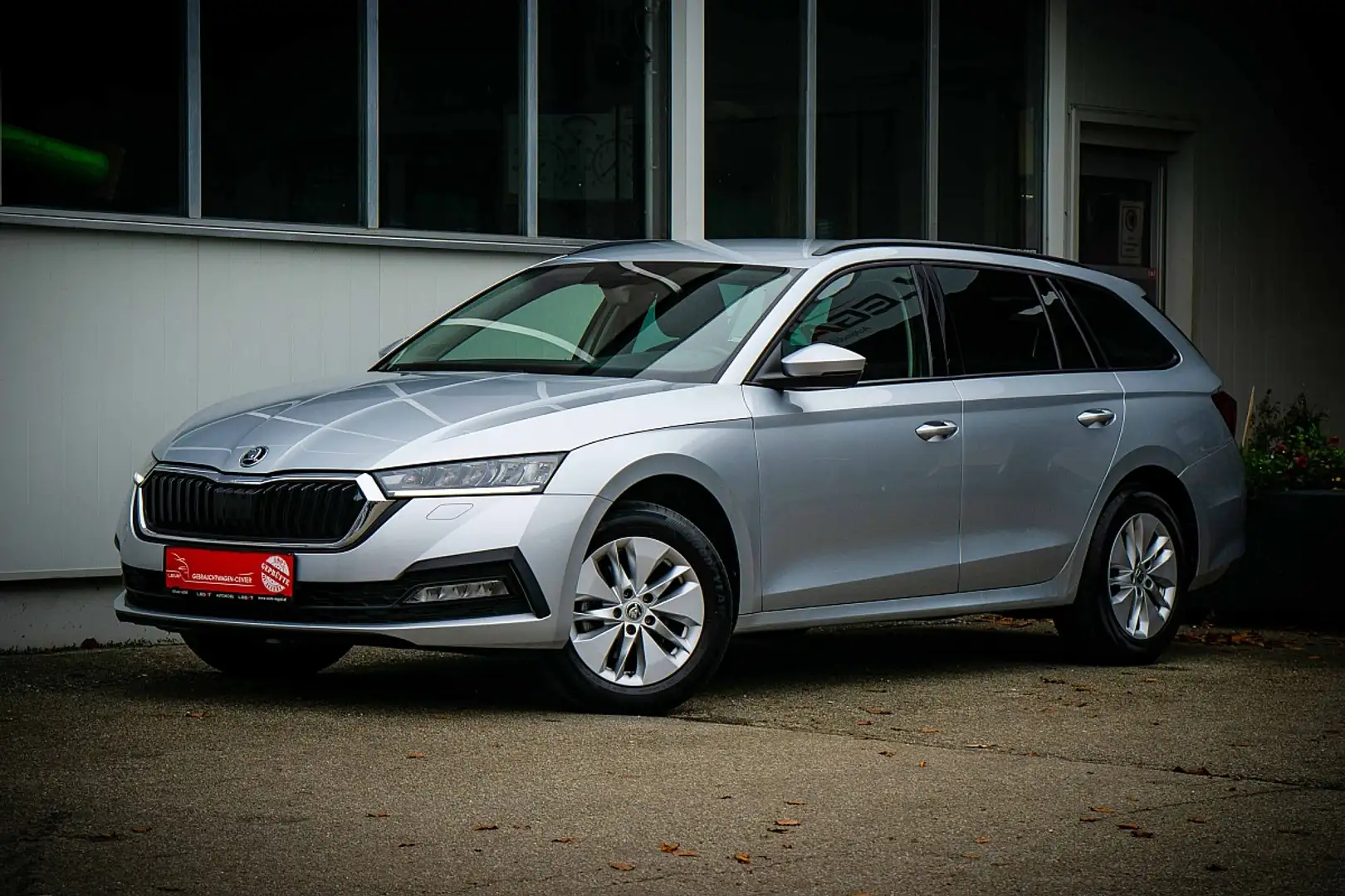 Skoda Octavia Combi 2,0 TDI Ambition *STANDHEIZUNG*KEYLESS*NA... Silber - 2