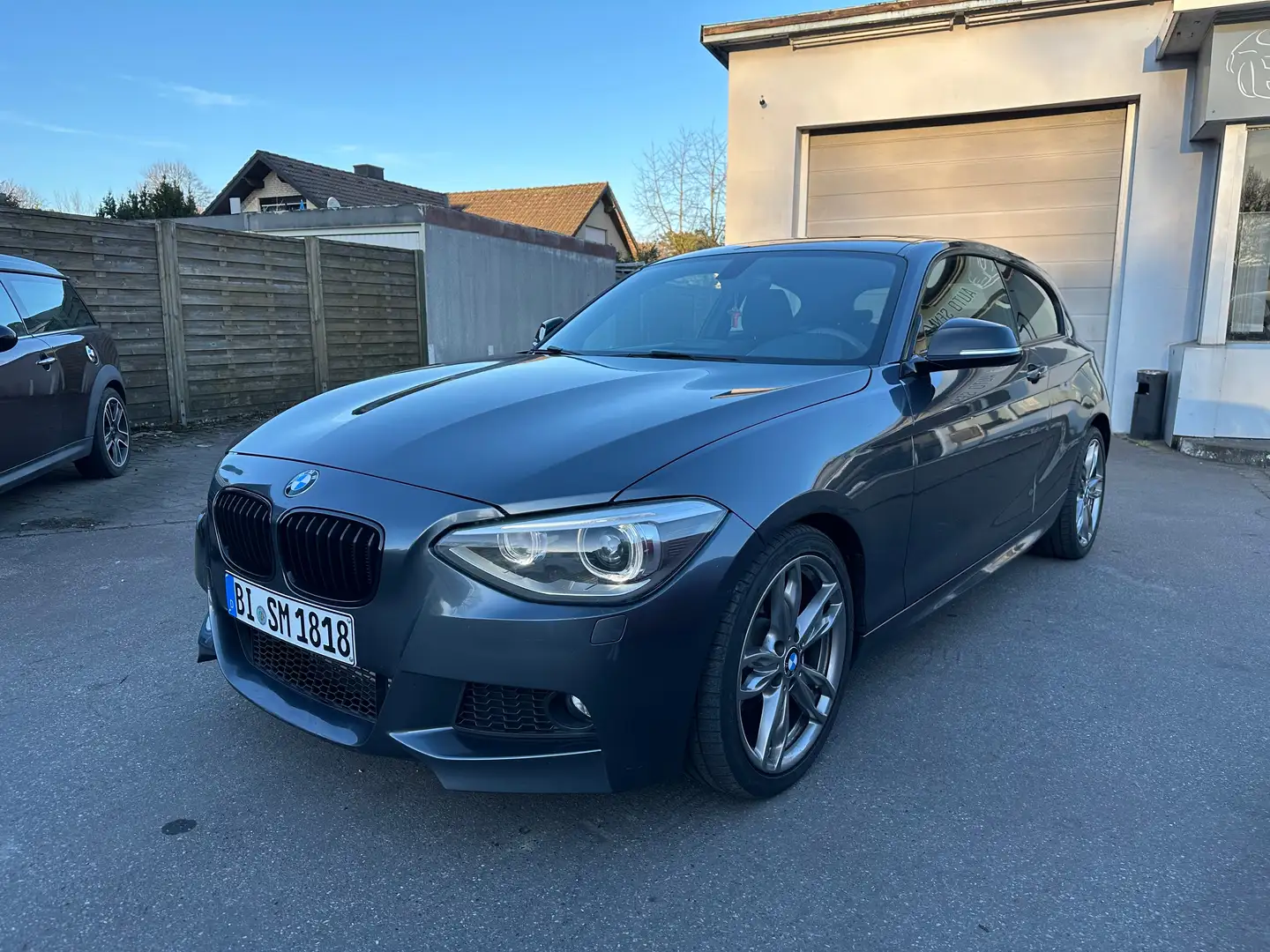 BMW 118 d M-Sportpaket-Bi Xenon-Navi-Leder-Klimaautomatik Grau - 2