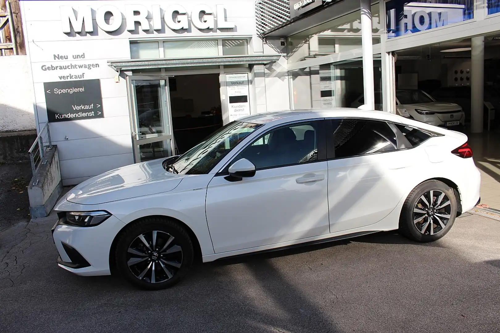 Honda Civic 2.0 i-MMD Hybrid Elegance e-CVT Aut. Weiß - 1