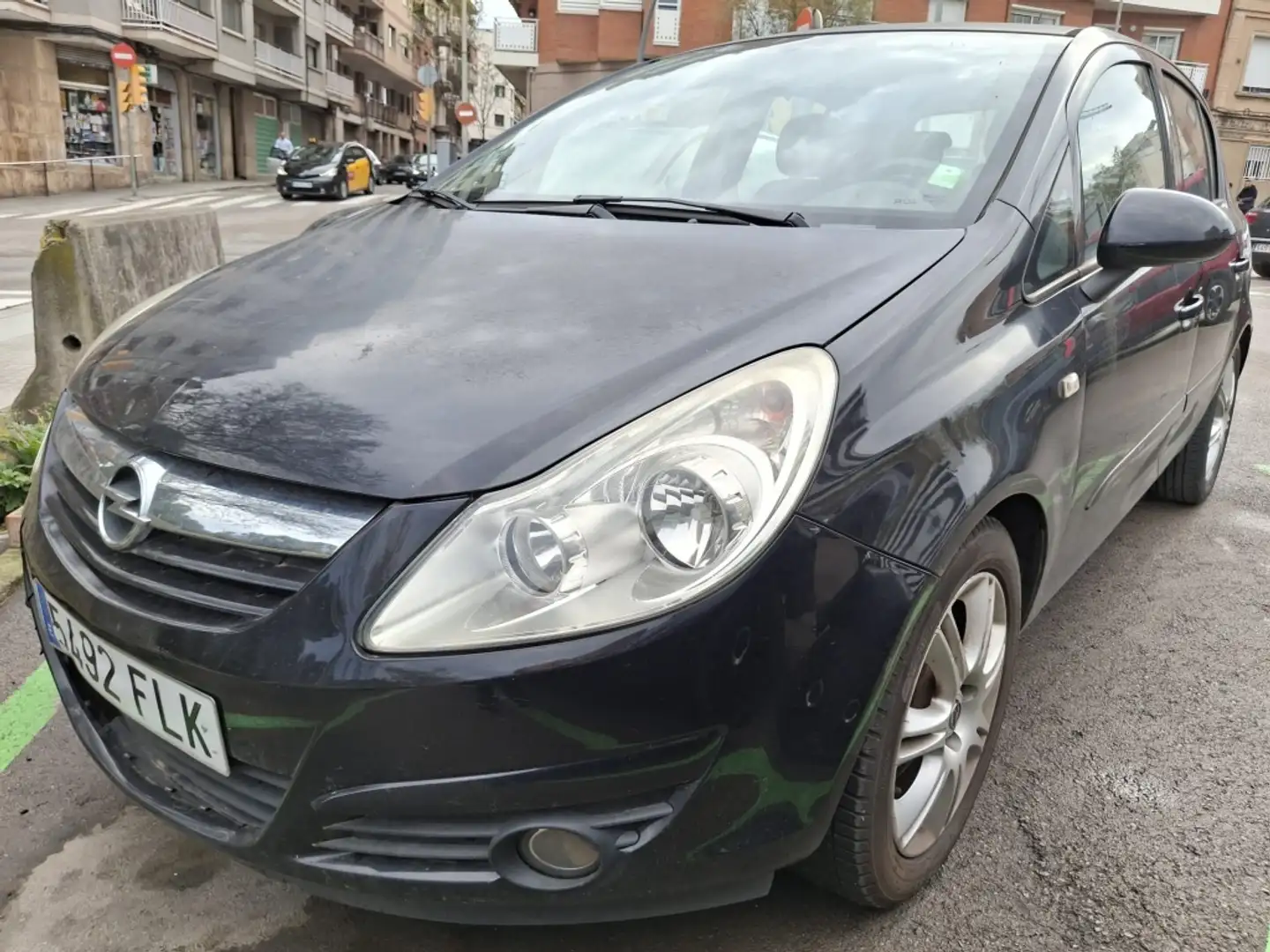 Opel Corsa Pequeño Manual de 5 Puertas - 1