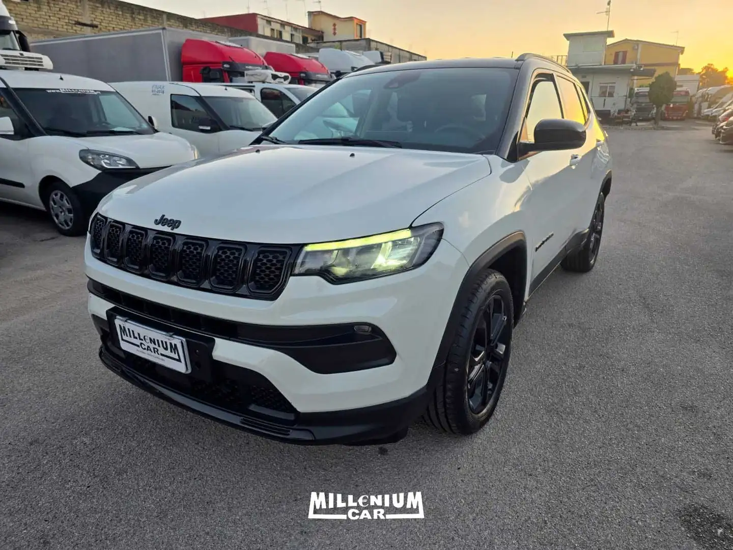 Jeep Compass COMPASS NIGHT EAGLE 1.5 BENZINA/IBRIDA 2022 Wit - 2
