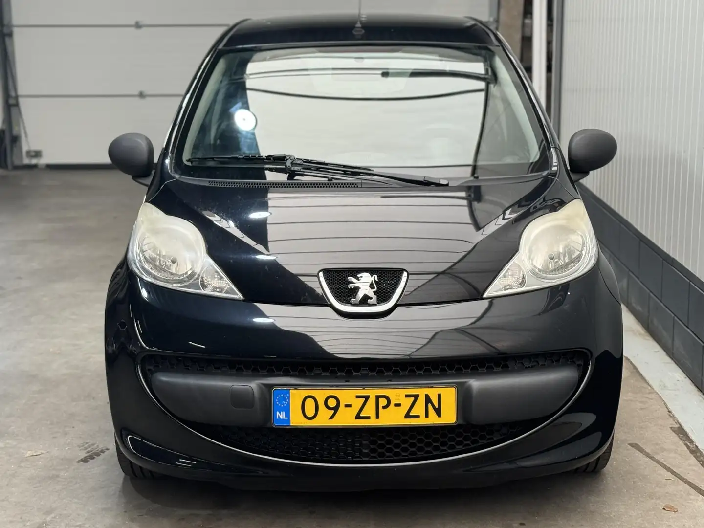Peugeot 107 1.0-12V XR Zeer Netjes VOL Jaar APK Zwart - 2