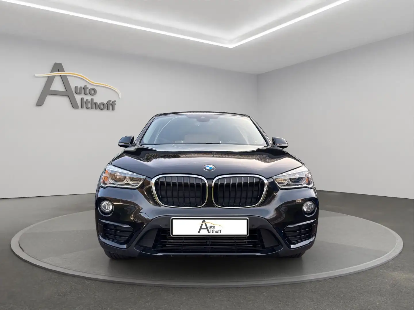 BMW X1 xDrive20d AUT. 1.HD LED KAM PARK NAV TEMP ELHE Schwarz - 2