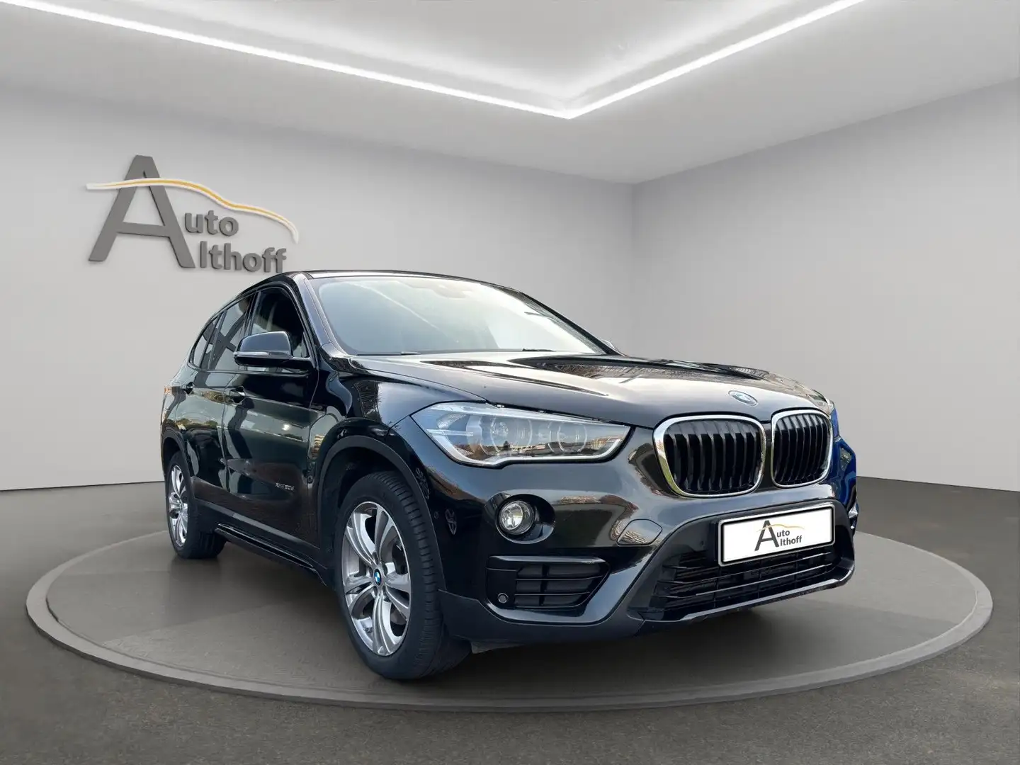 BMW X1 xDrive20d AUT. 1.HD LED KAM PARK NAV TEMP ELHE Schwarz - 1