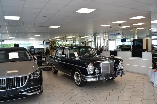 Mercedes-Benz 220 SEB Heckflosse W111