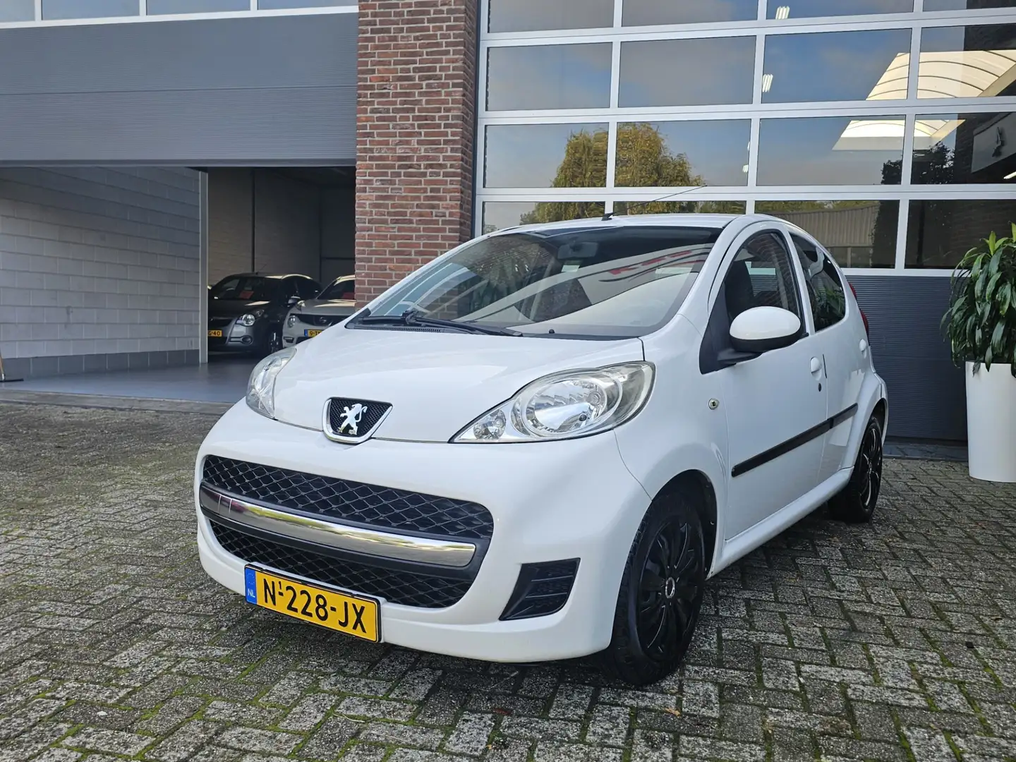 Peugeot 107 1.0-12V XR 5DR |Apk |Airco |Aygo |C1 Weiß - 2
