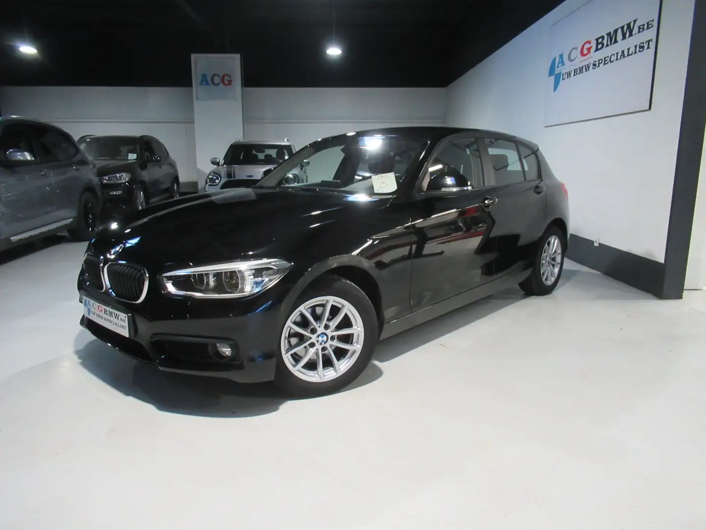 BMW 118 i Automaat LED Navi HiFi RTTi Aut Airco Cruisecont Zwart - 2