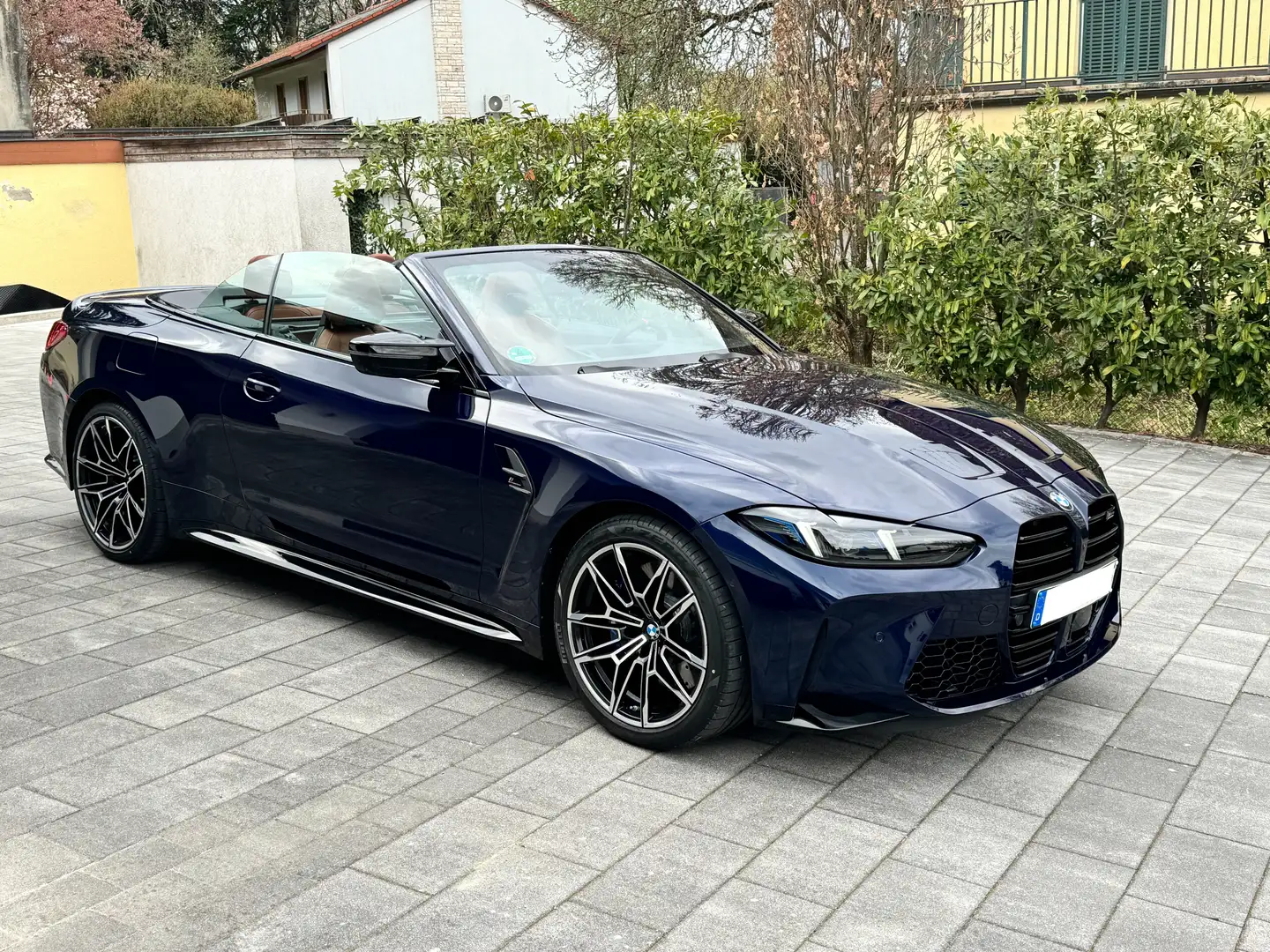 BMW M4 Cabrio Facelift Competition;530 PS,Voll,Individual Blue - 2