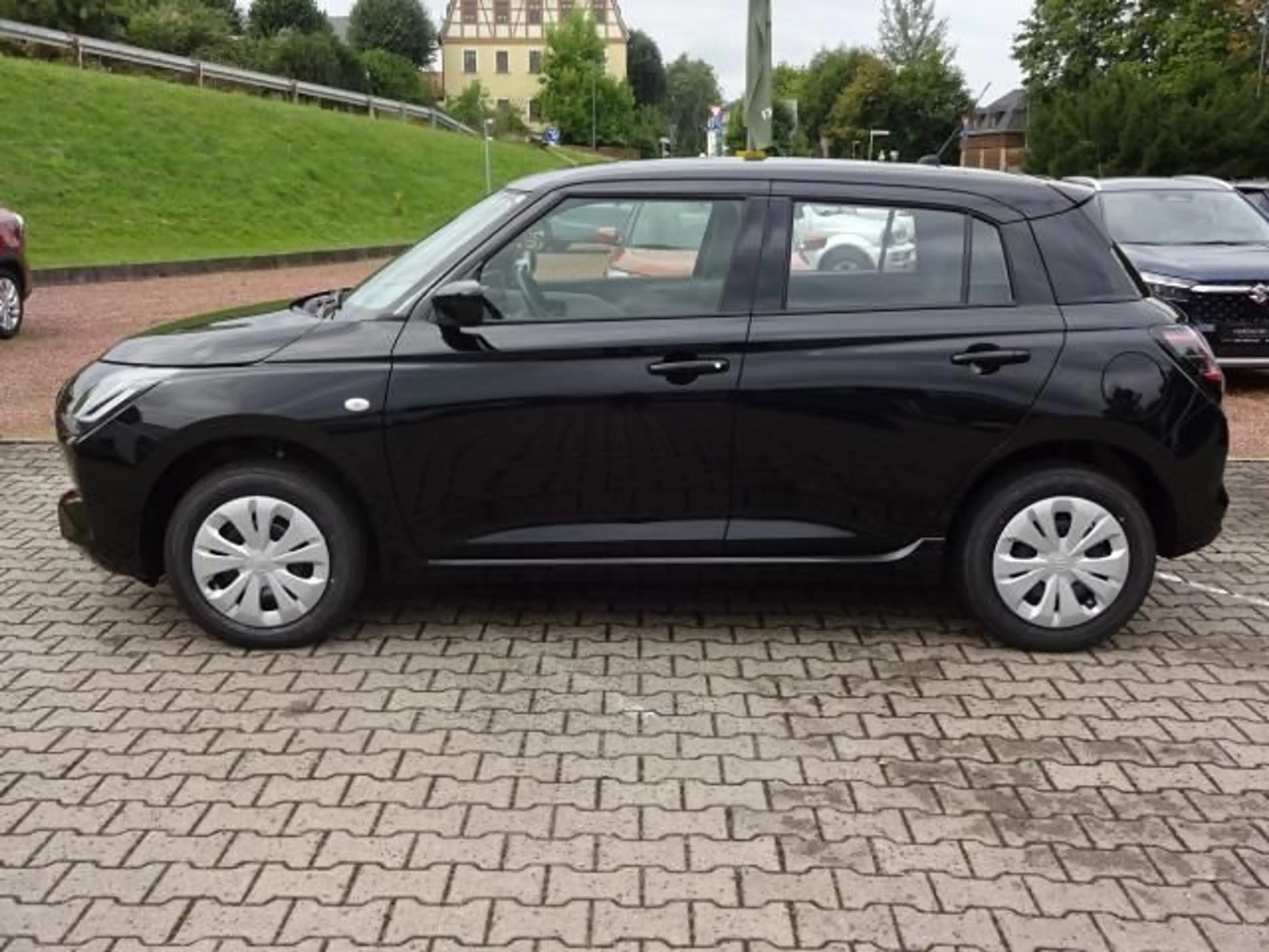Suzuki Swift SWIFT 1.2 DUALJET ALLGRIP CLUB NAVI EINPARKH. — photo 2
