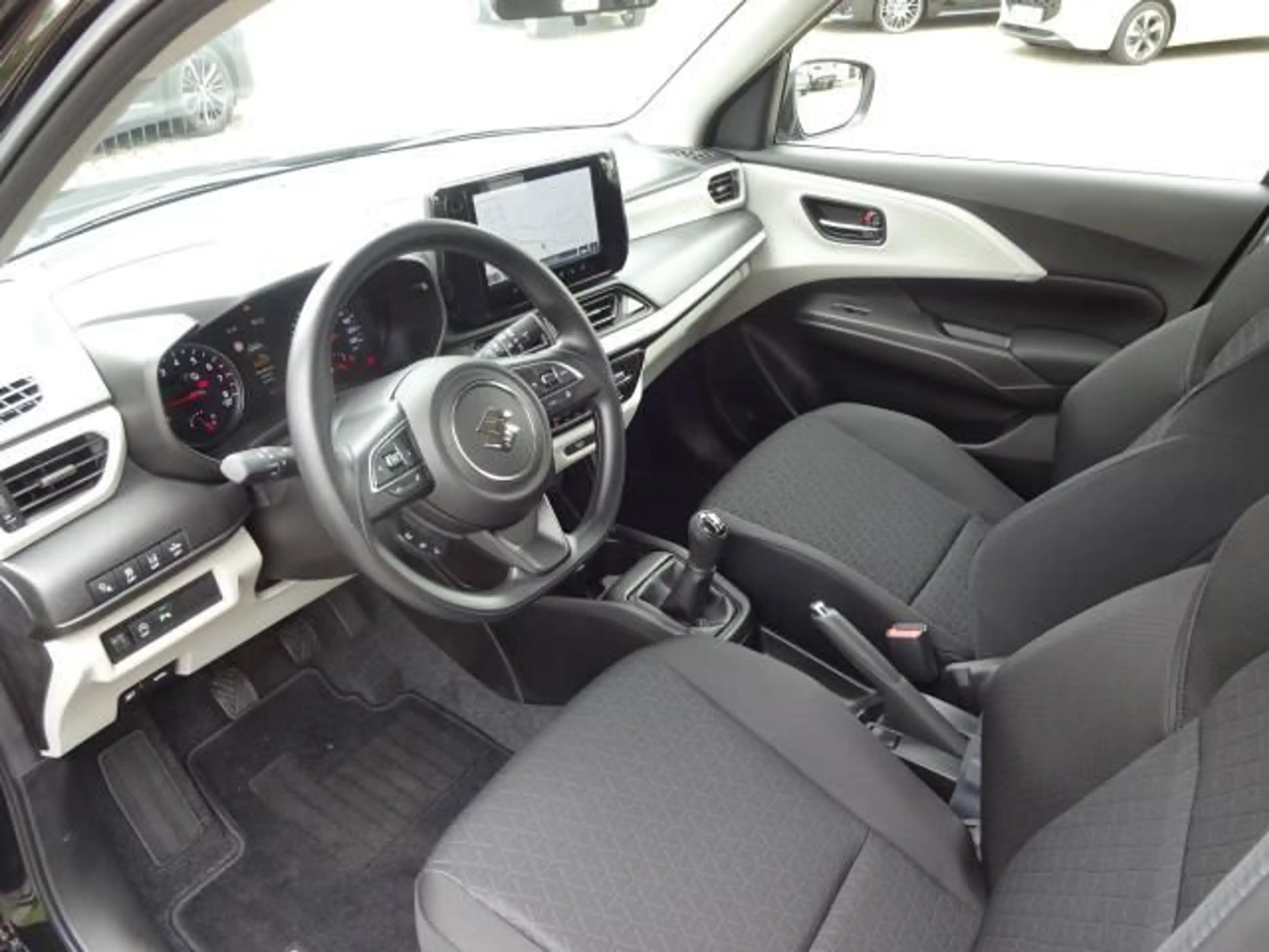 Suzuki Swift SWIFT 1.2 DUALJET ALLGRIP CLUB NAVI EINPARKH. — photo 15