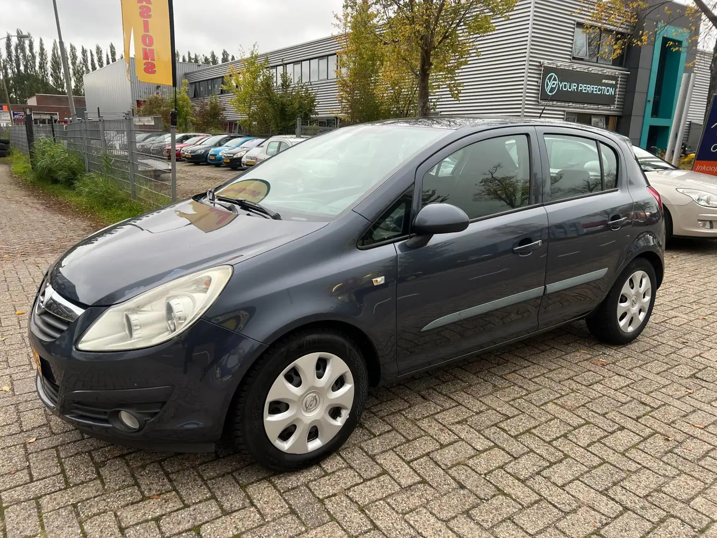 Opel Corsa 1.2-16V Enjoy - AIRCO - 5 DEURS - ZONDAG OPEN ! Grijs - 2