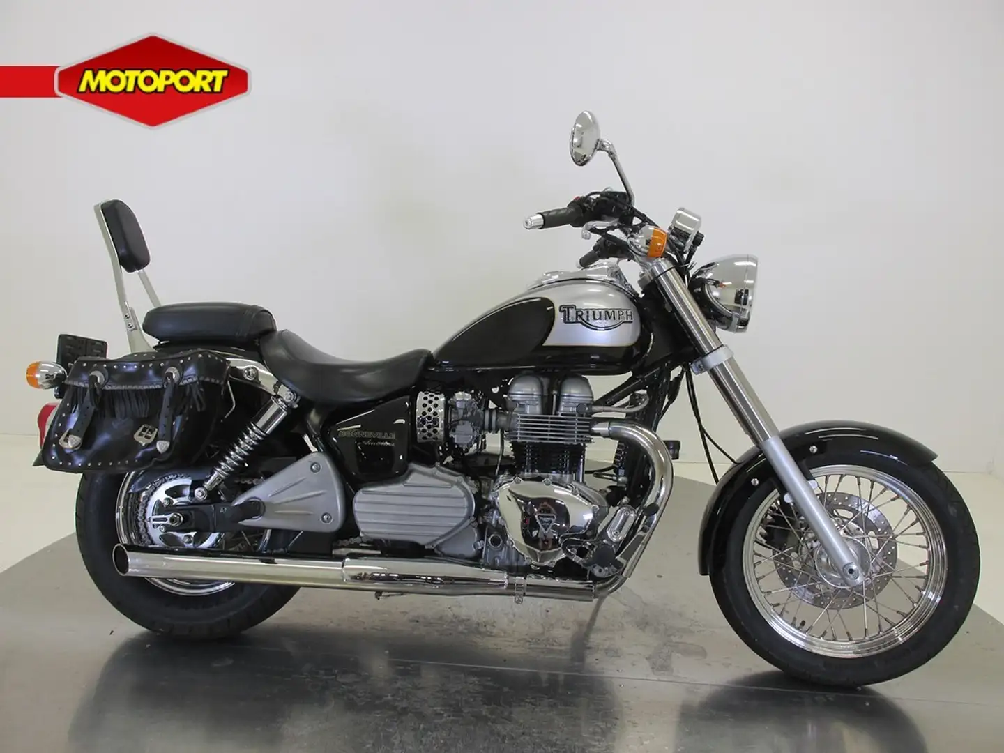 Triumph Bonneville America Schwarz - 1